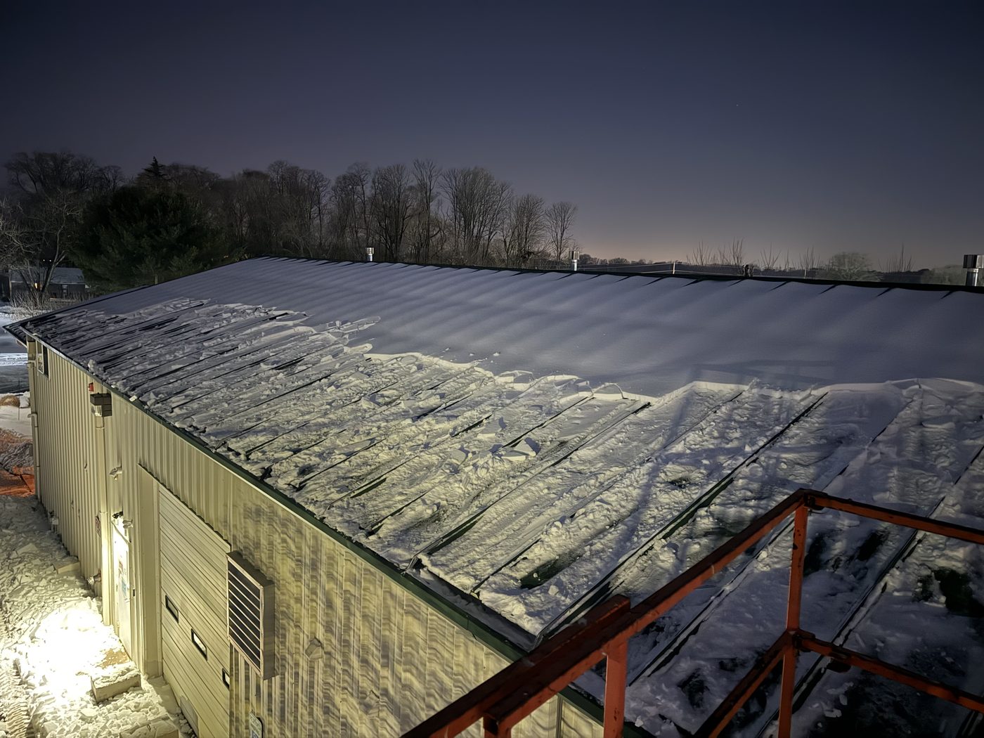 Commercial roof clearing